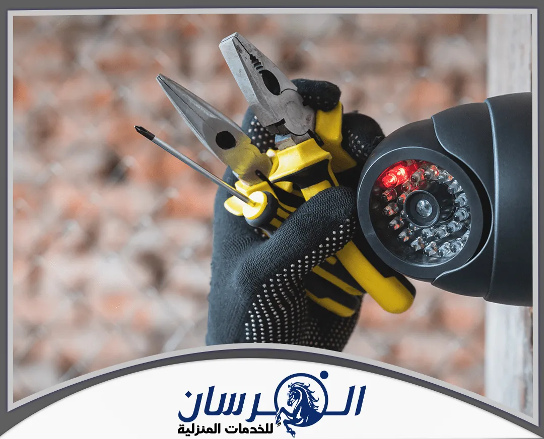 كاميرات مراقبة صغيرة بالرياض 0574301418 الفرسان يهتم الفني بتركيب أنظمة المراقبة الذكية لتوفير حماية مستمرة ومتابعة سهلة للمكان.