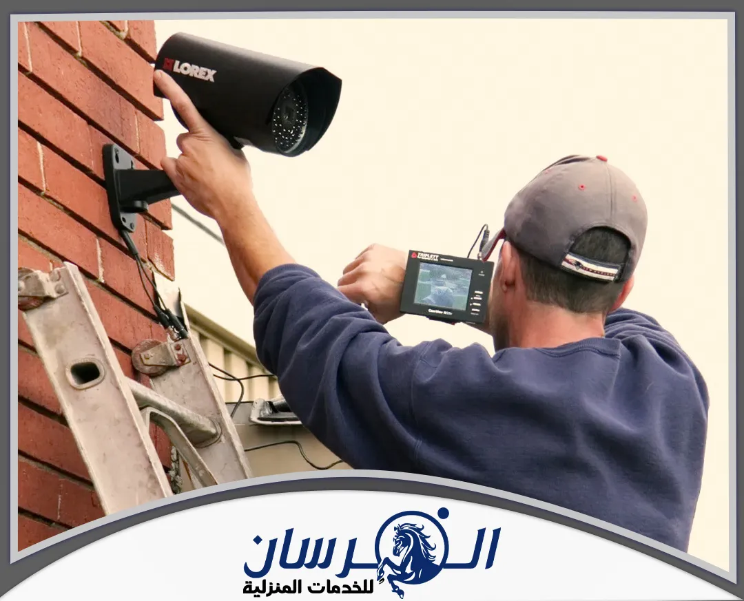 تركيب كاميرات مراقبة لاسلكية بالرياض 0574301418 الفرسان يركب الفني كاميرات مراقبة داخلية وخارجية لضمان رؤية واضحة ومراقبة كاملة على مدار الساعة.