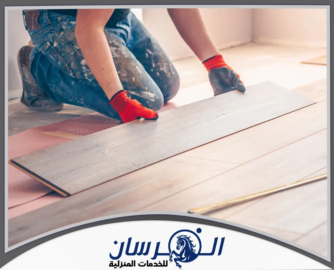 معلم تركيب باركيه بالرياض 0574301418 الفرسان يعتمد الفني على مواد عالية الجودة أثناء تركيب الباركية لتوفير متانة ومظهر أنيق.